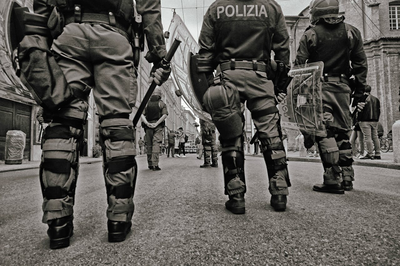 Hágában rohamrendőrséget vetettek be egy tengerparti sétányon