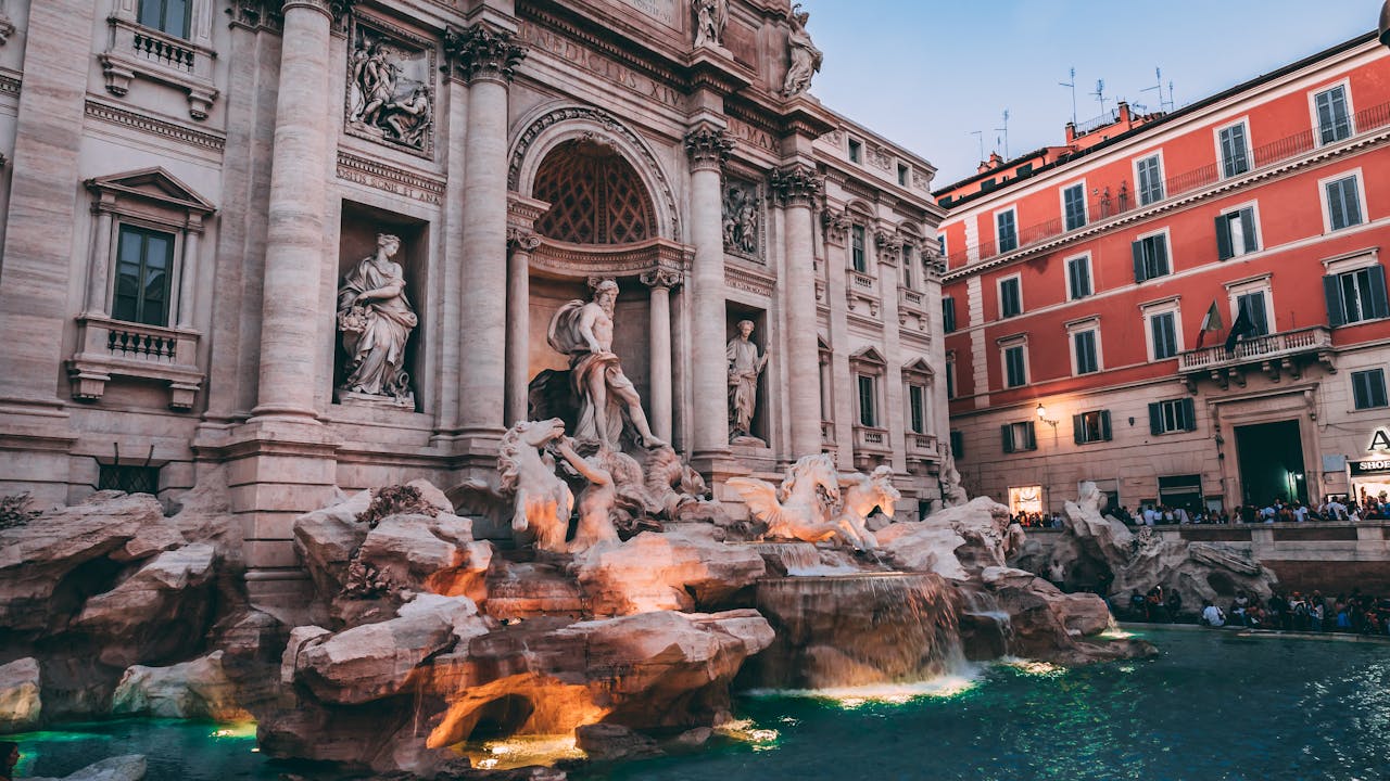 Egy új-zélandi turista pénzbírságot kapott és kitiltották a Trevi-kúttól