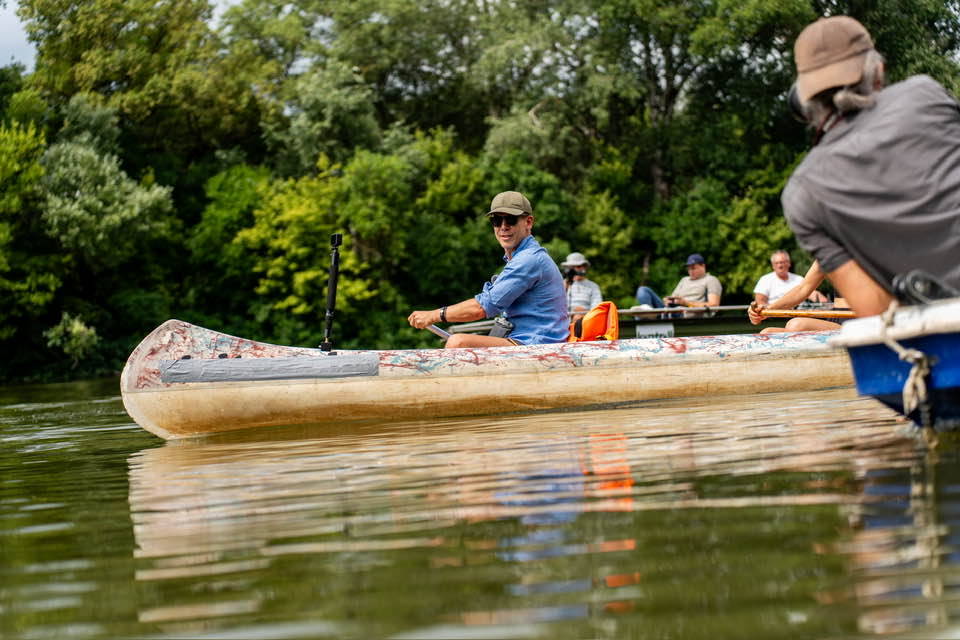 A Tisza Párt elnöke kenutúrán vett részt a Közép-Tisza vidékén