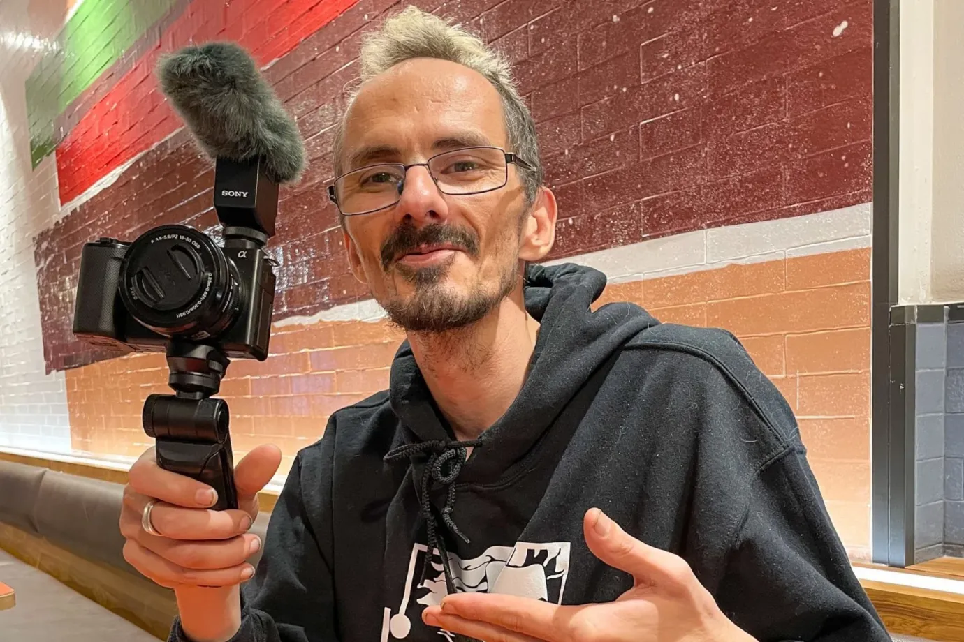 Raphaël Graven streamer halála egy élő közvetítés során Franciaországban