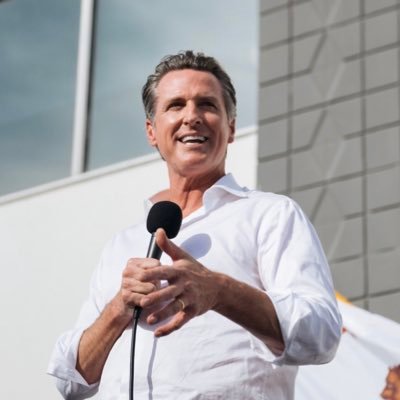 Gavin Newsom kaliforniai kormányzó új kommunikációs stratégiát alkalmaz Donald Trump ellen