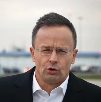 Szijjártó Péter tájékoztatása az isztambuli Európa-liga mérkőzésre utazó szurkolóknak