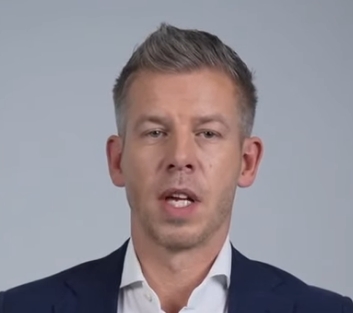 Magyar Péter: Ezrek szenvedhettek bántalmazást a gyermekvédelmi rendszerben