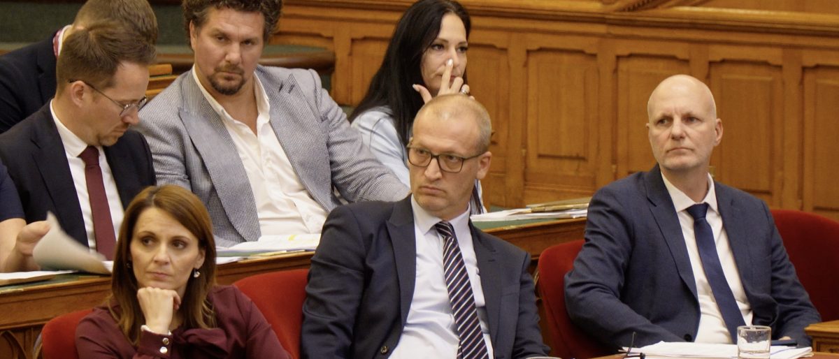 A Tarr Zoltán vezette minisztérium feljelentést tett a Logosz Alapítvány kiadványai miatt a NAV-nál
