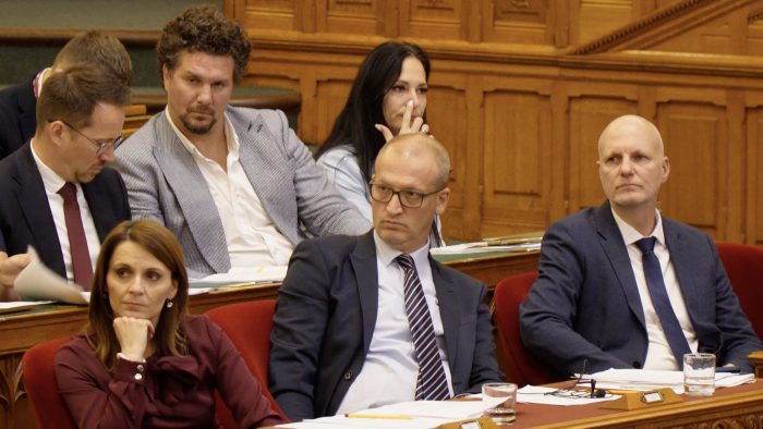 A Tarr Zoltán vezette minisztérium feljelentést tett a Logosz Alapítvány kiadványai miatt a NAV-nál