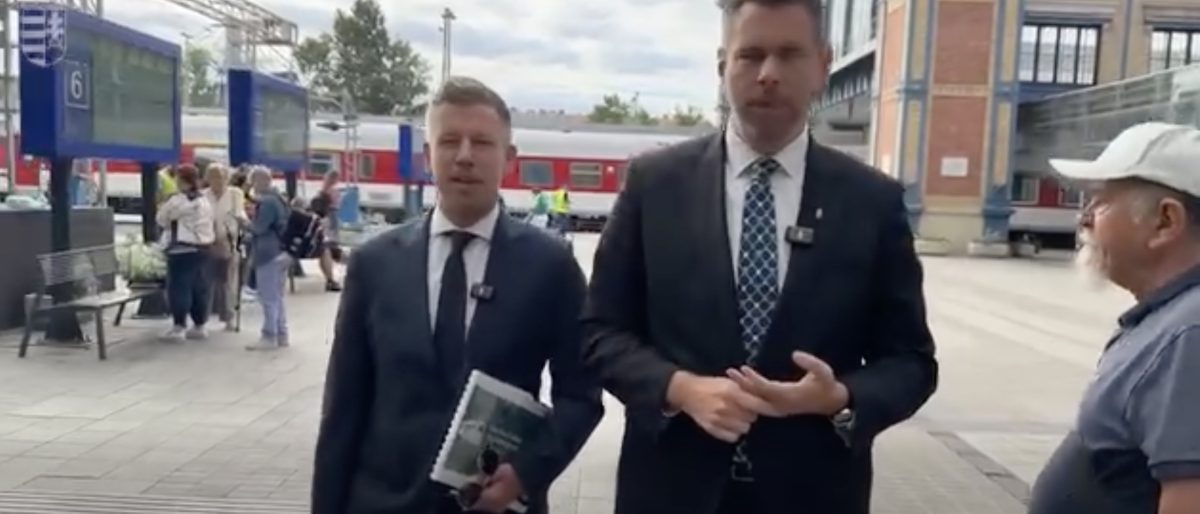 Becsületsértés gyanúja miatt már az ügyészségnél a Magyar Pétert leköpő férfi ügye