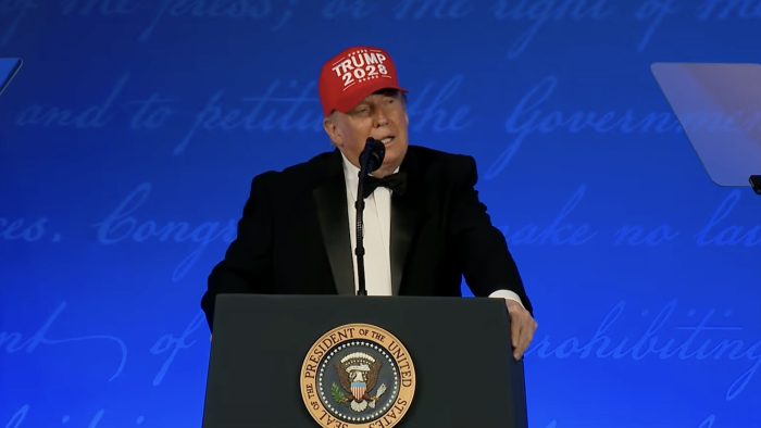 Donald Trump bejelentette indulását a 2028-as elnökválasztáson a Fehér Házi Tudósítók Vacsoráján