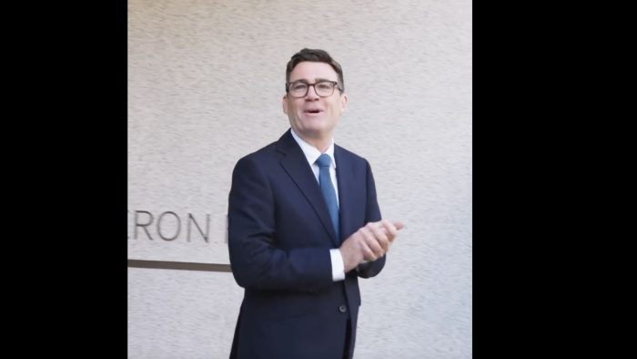 Andy Burnham brit miniszterelnök Volodimir Zelenszkij ukrán elnököt fogadja Londonban