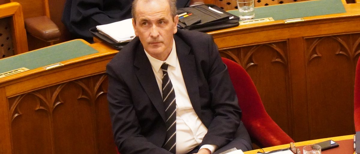 Az Egészségügyi Minisztérium összehangolja a budapesti kórházak együttműködését a belgyógyászati ágyhiány miatt