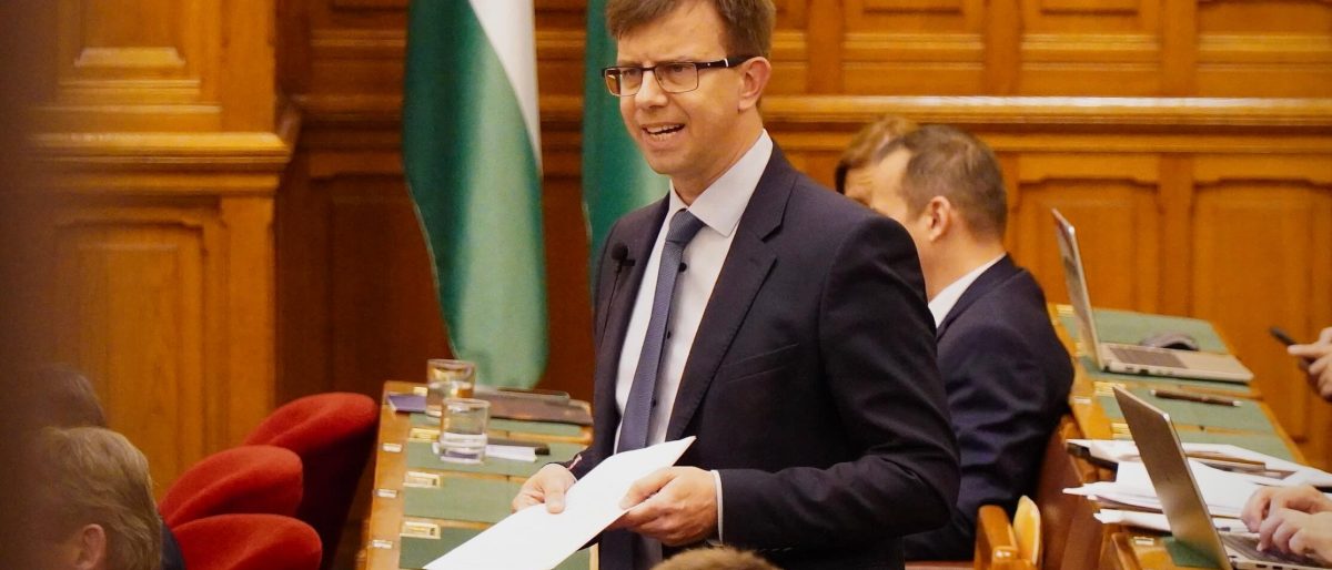 Bóka János elismerte, hogy még sincsenek rendőrök a Parlamentben