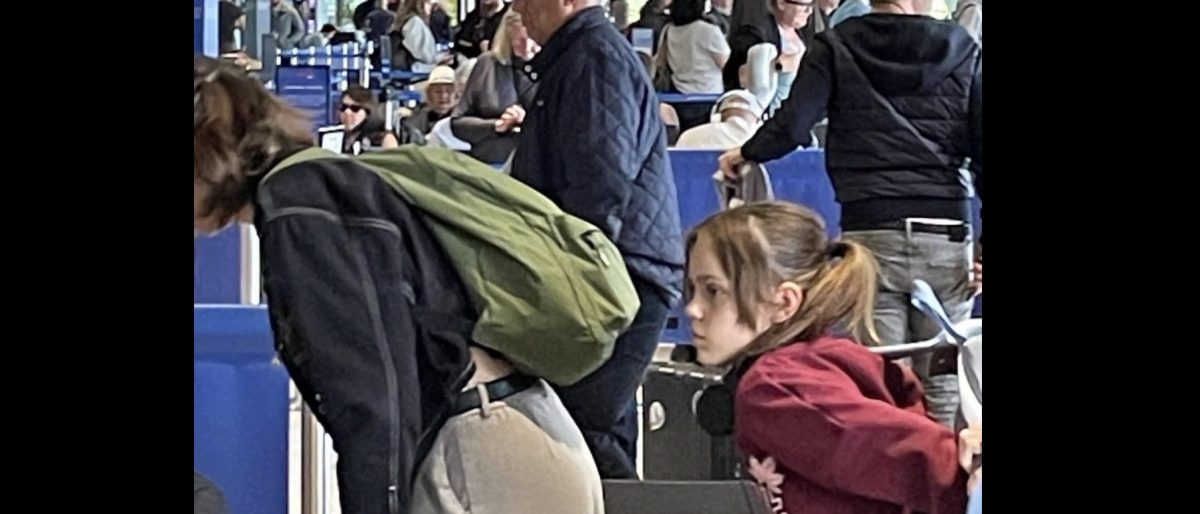 Belfastból posztoltatott a stábjával Orbán Viktor, miközben Hankó Balázs kivonult a Parlamentből