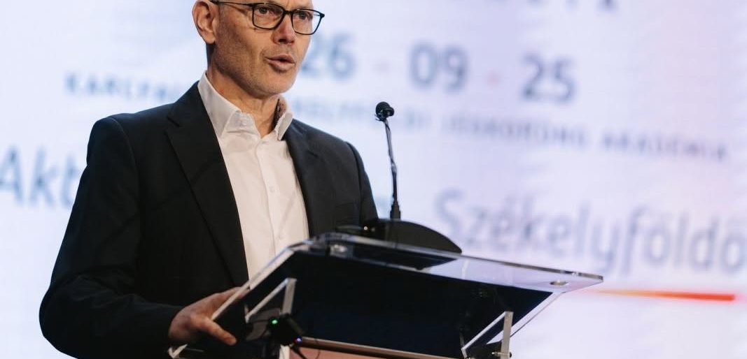 A III. kerületi rendőrség a 24.hu-tól követeli Kálnoki-Kiss Attila államtitkár lakcímét