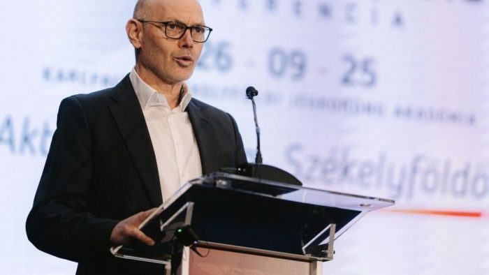 A III. kerületi rendőrség a 24.hu-tól követeli Kálnoki-Kiss Attila államtitkár lakcímét
