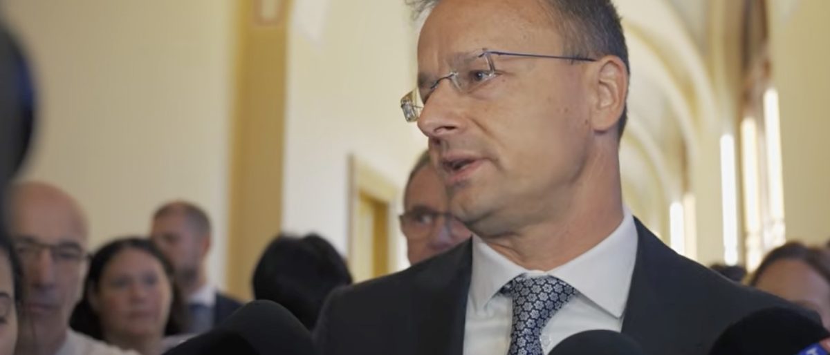 Szijjártó Péter megjelent a Nemzetbiztonsági Bizottság ülésén a BYD-s pozíciója miatt