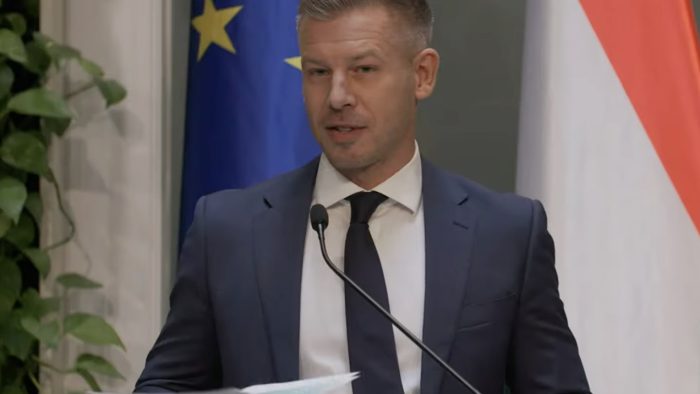 Felbontja a kormány a 337 milliárdos szerződést Mészáros Lőrinc cégével