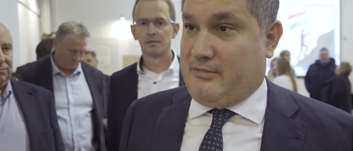 Több mint 12,5 millió forintért bérelt magángépet Nagy Márton delegációja