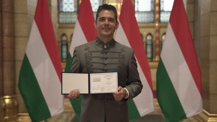 Novák Előd a Fidesszel együtt leszavazta, hogy meghallgassák Orbán Viktort a kegyelmi ügy miatt