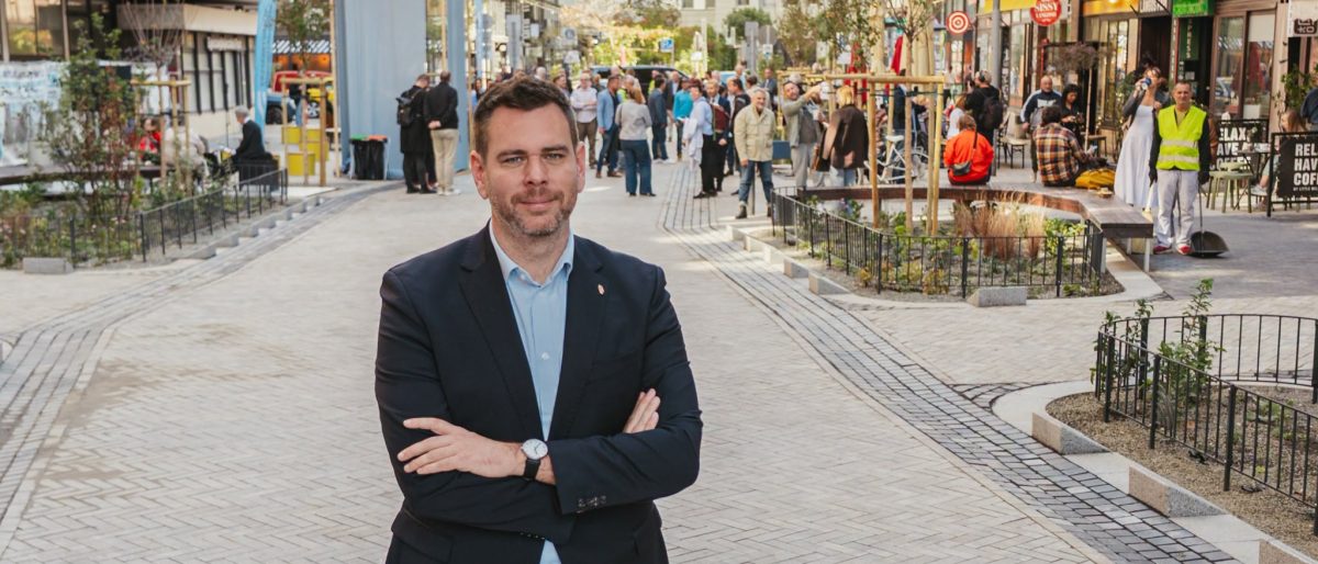 A Közlekedési és Beruházási Minisztérium 589 megyetáblát matricáz át vagy cserél le