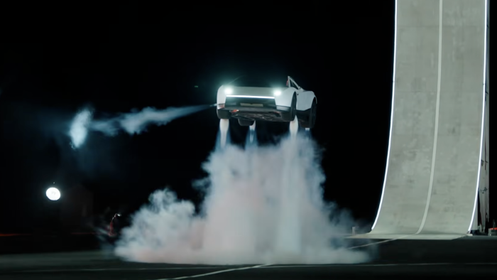 Fejjel lefelé száguldott, majd a levegőbe emelkedett az új Tesla Roadster